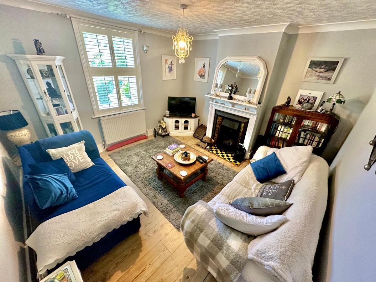 Garden Cottage - 3 Bedroom Close To Town And Beach 본머스 외부 사진
