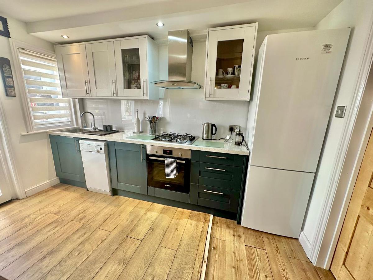 Garden Cottage - 3 Bedroom Close To Town And Beach 본머스 외부 사진