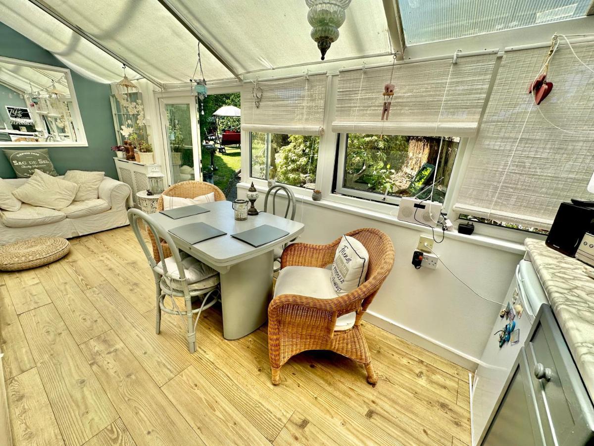 Garden Cottage - 3 Bedroom Close To Town And Beach 본머스 외부 사진
