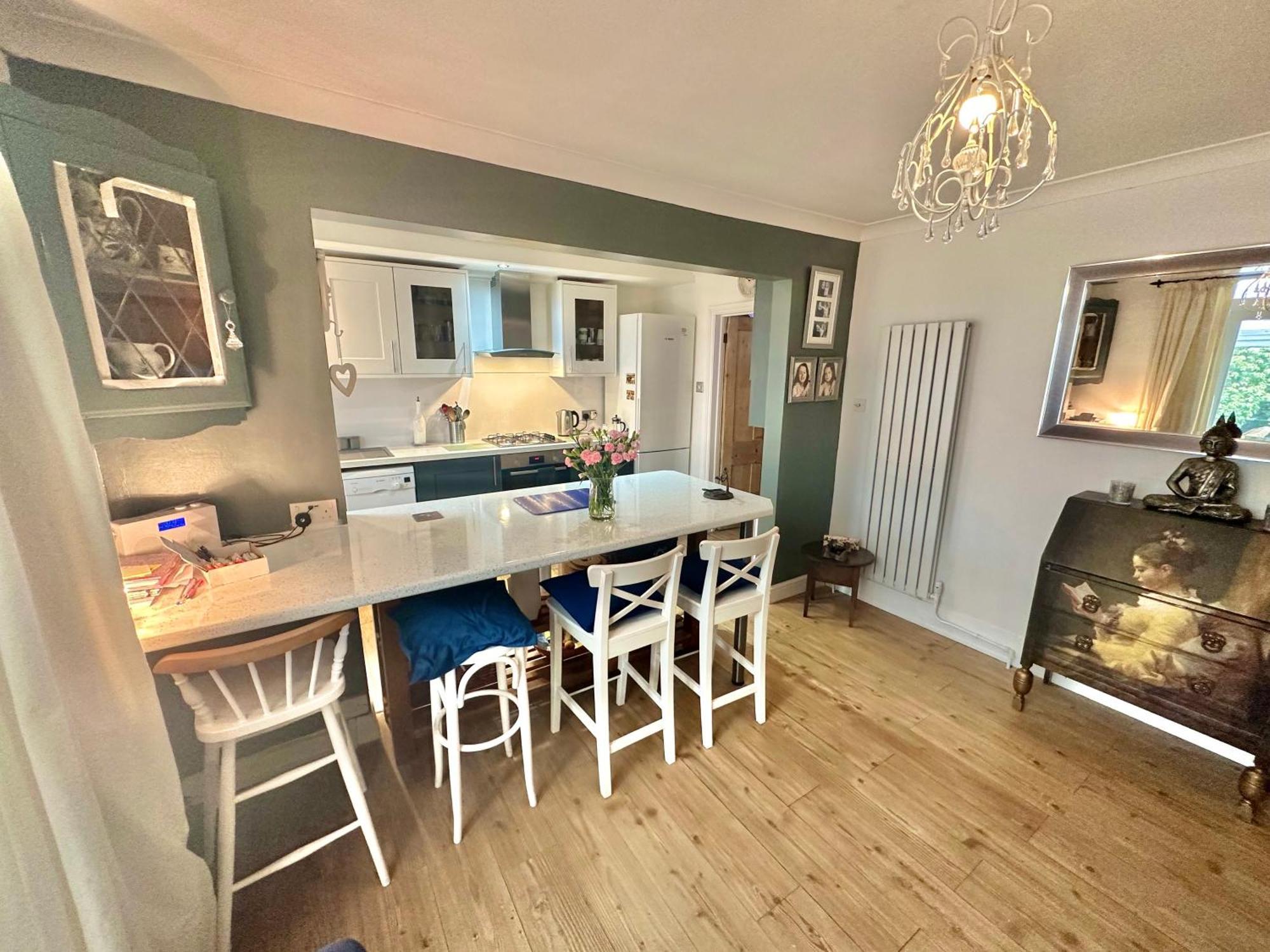 Garden Cottage - 3 Bedroom Close To Town And Beach 본머스 외부 사진
