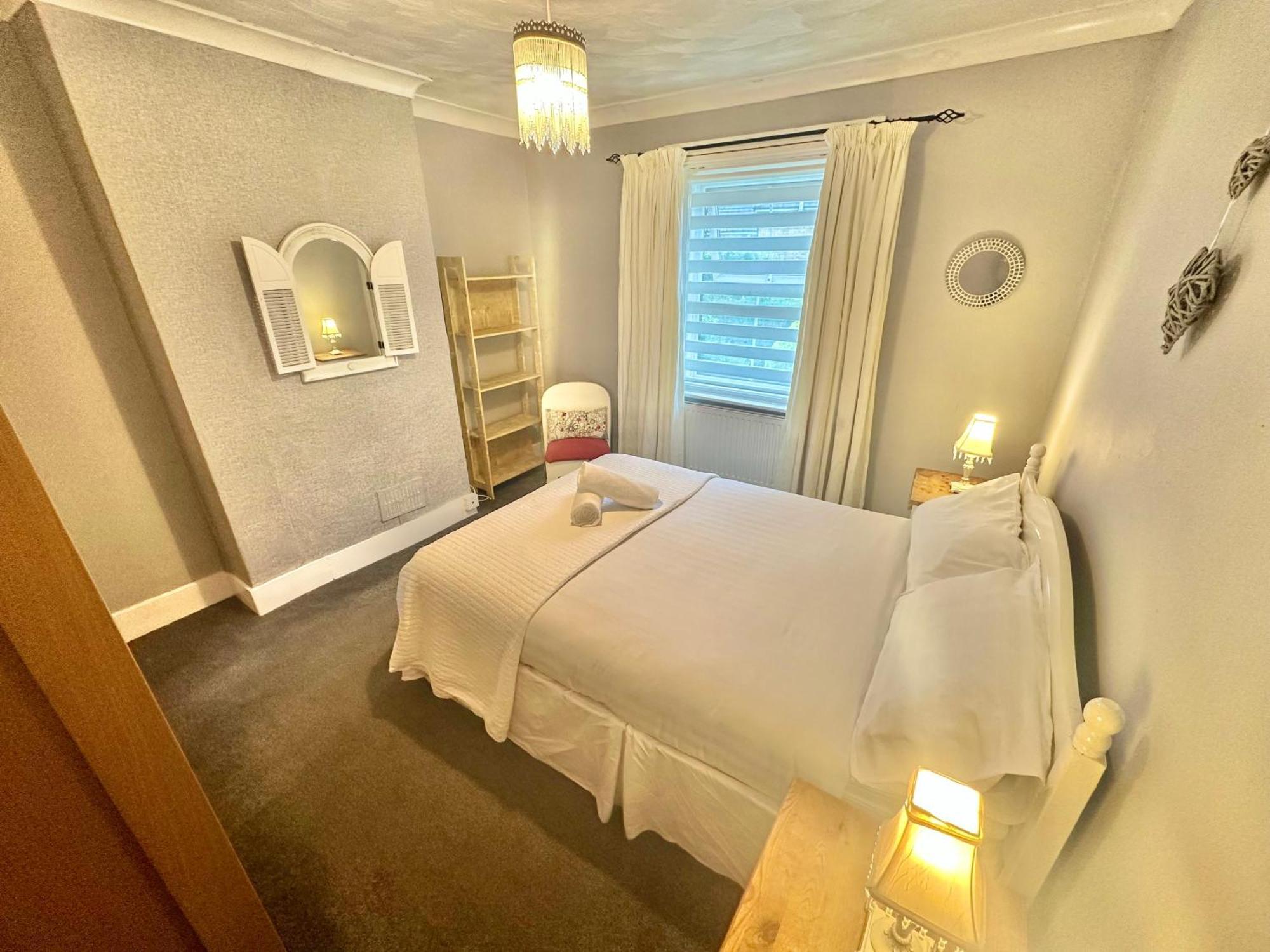 Garden Cottage - 3 Bedroom Close To Town And Beach 본머스 외부 사진