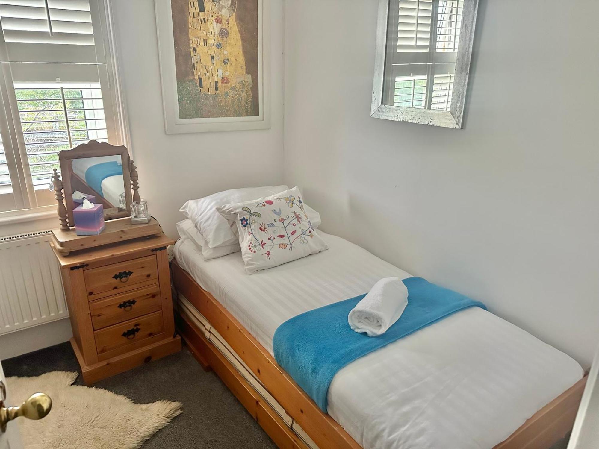 Garden Cottage - 3 Bedroom Close To Town And Beach 본머스 외부 사진