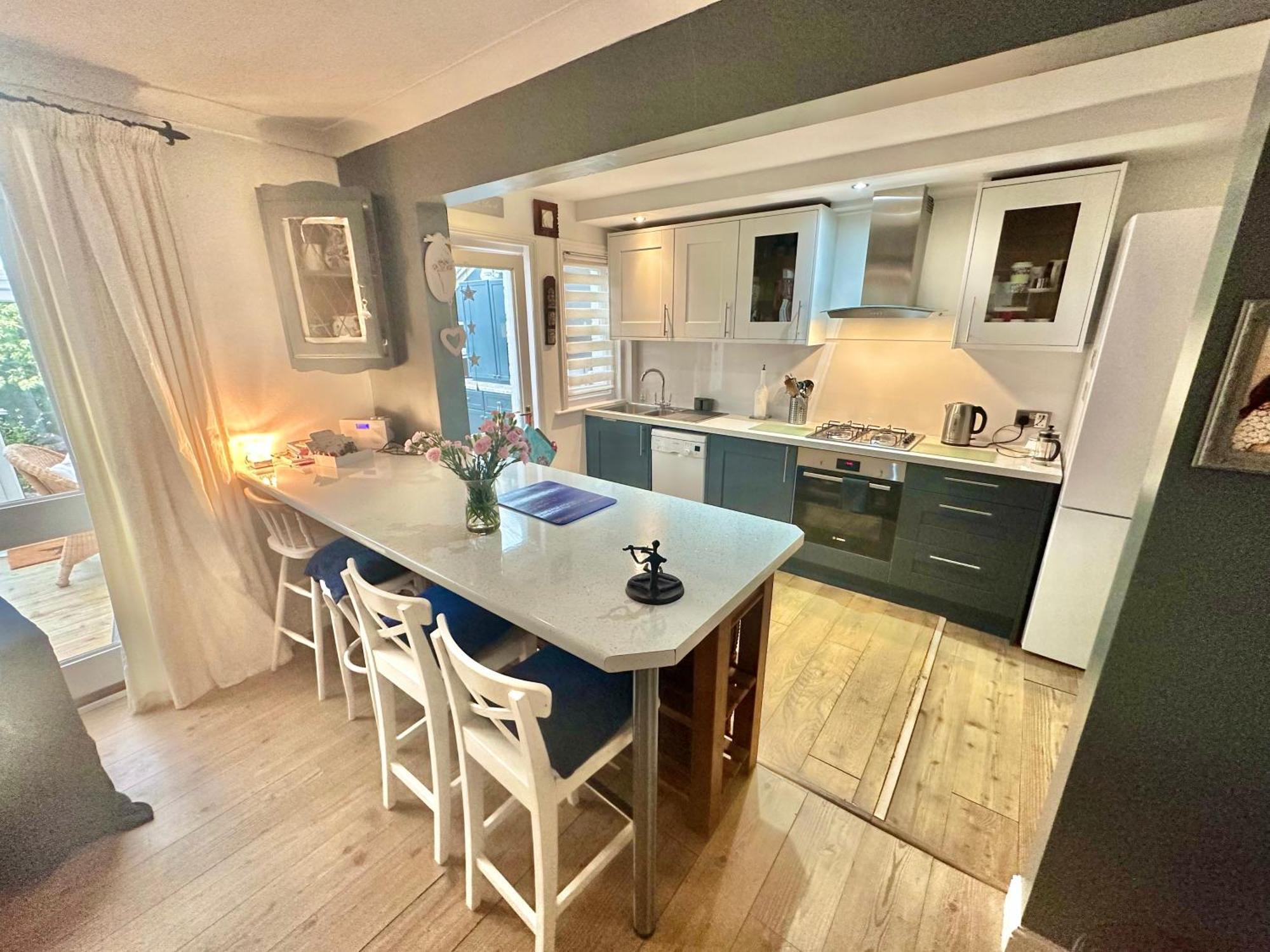 Garden Cottage - 3 Bedroom Close To Town And Beach 본머스 외부 사진