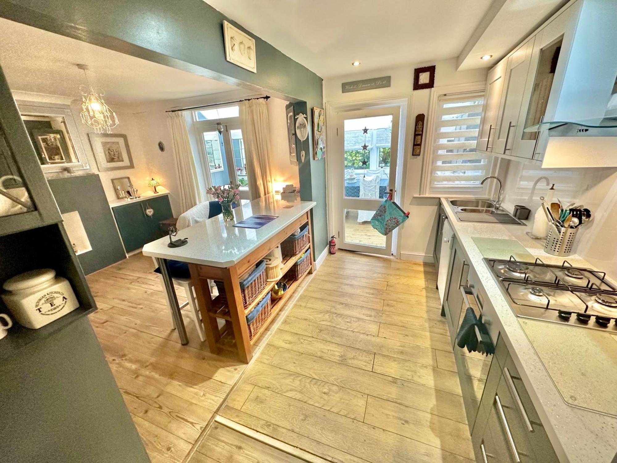 Garden Cottage - 3 Bedroom Close To Town And Beach 본머스 외부 사진